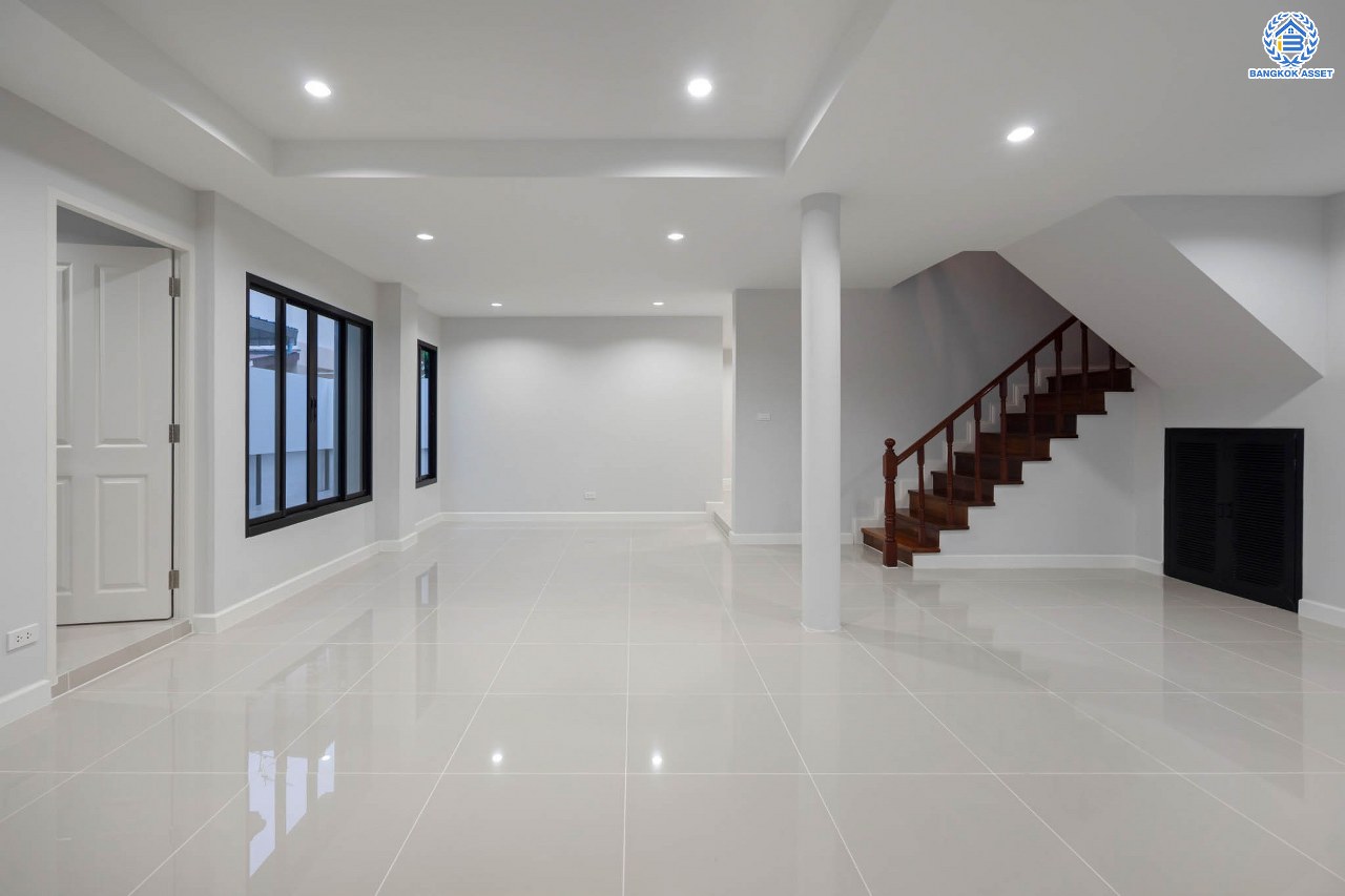 บ้านมือสองตกแต่งใหม่ ม.อักษรา พุทธมณฑลสาย3 ตกแต่งหรูหรา เนื้อที่ 55 ตร.ว. ฟังก์ชัน 3 ห้องนอน 3 ห้องน้ำ จอดรถได้ 2 คัน บนทำเลเชื่อมต่อเมือง ใกล้เซ็นทรัลศาลายา, ม.มหิดล ทางคู่ขนานลอยฟ้าบรมราชชนนี และรายล้อมด้วยสิ่งอำนวยความสะดวกครบ!